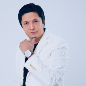 Песня Назар Серік – Музыка нас связала, Трава у дома, Розовый вечер