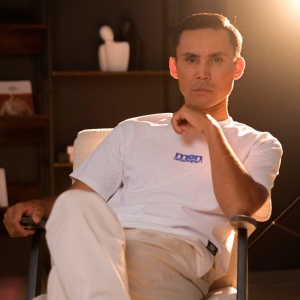 Песня Жәнібек Құсайнов – Сен ғана…