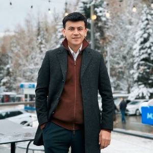 Песня Айбек Қалыбаев – Алматы кешінде