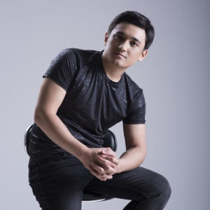 Песня Жолдасбек Абдиханов – Менің әкем - ең жақсы адам (2016)