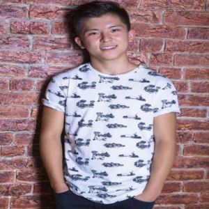 Песня Алихан Байсұлтанов – Мен үшін қымбатсын (2017)