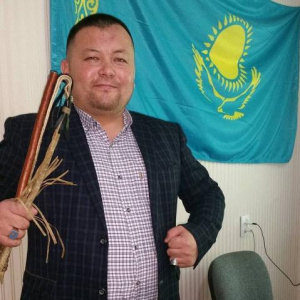 Песня Ерлан Төлеубай – Бақыттымын, ағатай, бақыттысың (2017)