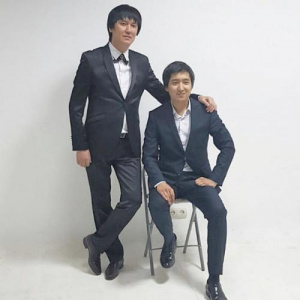 Песня Өмірқұл Айниязов & Асланбек Тәжмұxан – Қазағымды мақтан етемін (2017)