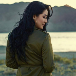 Песня Aigerim Mamyrova – Сенің жаныңда