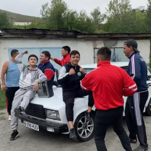 Песня Раша Мұқанов – Ақ жигули