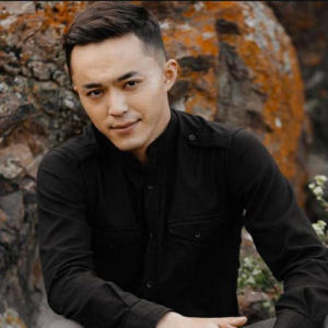 Песня Адлет Асанов – Қызғалдағым