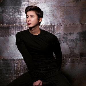 Песня Ero Niyaz – Forever