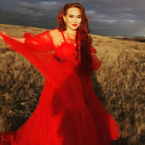 Песня Меруерт Тойбекова – Красный көйлек