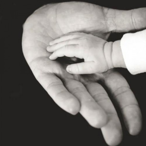 Песня Берік Құтпанбай – Ата-Анаң табылмайды