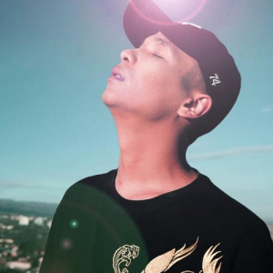 Песня Nurbek Aiqynbaev – Táńirim qoldaidy