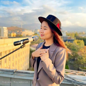 Песня Dilnaz Berdalieva – Күліп жүр!