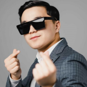 Песня Арнұр Марат – Ақ гүлдер