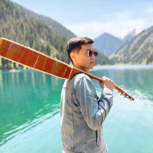 Песня Кеңес Азамат – Ессіз сүйгенім