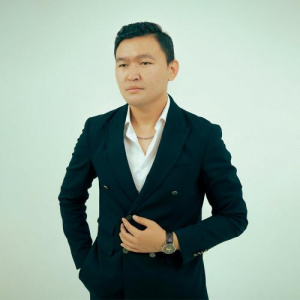 Песня Akniet Nurzhanuly – Жыламашы махаббатым сен