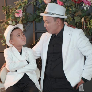 Песня Даурен Абиев & Нұрислам Дауренұлы – Менің әкем жақсы адам