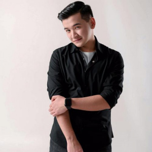 Песня Еламан Маженов – Есімін қайталай беремін