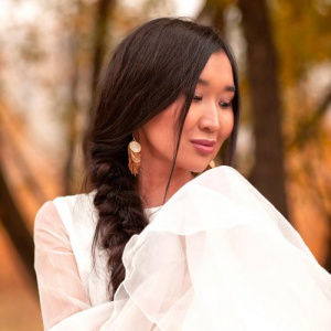 Песня Джулия Төлеухан – Анашым