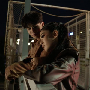 Песня Anelya – Qaita Kelme