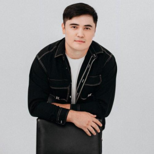 Песня Азамат Сабетов – Менде де жүрек бар