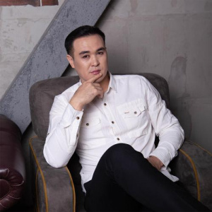 Песня Adil Baizhigit – Сұлу Қыздар-ай