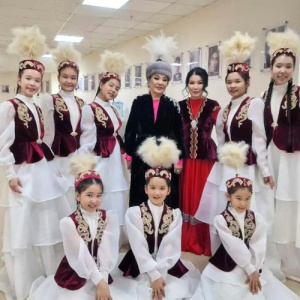 Песня Назгүл Абибекова & Мәр-Мәр тобы – Аққу