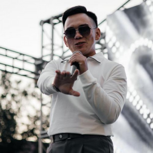 Песня Тұңғиық Садиқ – Мінезің мезгіл