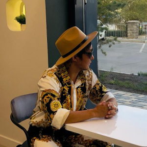 Песня AIBAR-BEK MYRZA – Қарындас