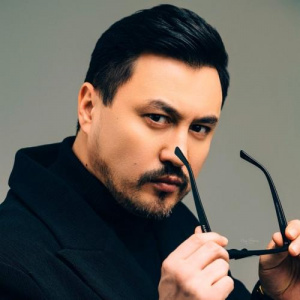 Песня Ochooou – Қолымда гүлдер