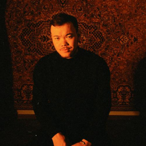 Песня Ernar Amandyq – Senen kein (Acoustic)