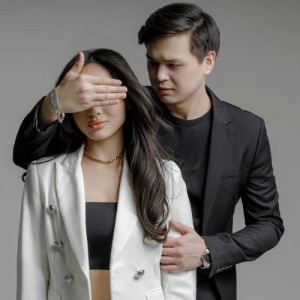 Песня Aidyn Zhumakhan – ОНА