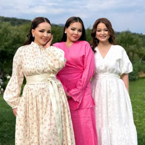 Песня Zhazira Bairbekova feat. Ляззат Байырбекова & Ұлдан Байырбекова – Әпкем