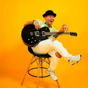 Песня Talgat Manas – Асыл ардағым (Из ЖК-жан көшеміз!)