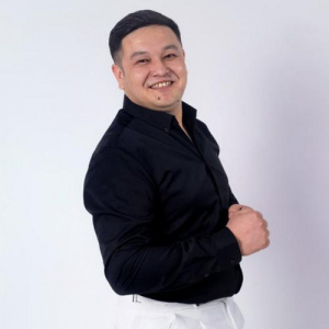 Песня Қайыржан Жақсыбаев – Жүреміз бір қалада