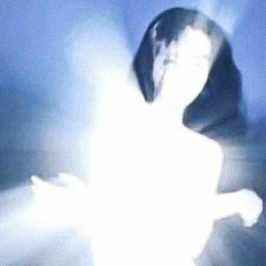 Песня bir kyz, ния – atmosphere