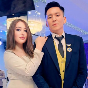 Песня Айдархан Абахов, Ақерке Есіркегенқызы – Әппақ әнімсің