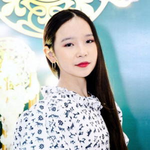 Песня Нұржанова Айпатша – Мұңайма Үрбибі