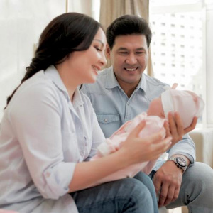 Песня Zhazira Bairbekova, Zhanbolat Erbatyrov – Әке мен ана