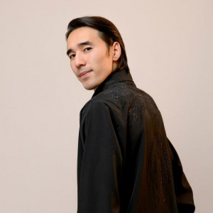 Песня Мәди Ахметқожа – Жүрегімнің жартысы сен