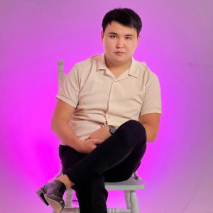 Песня Ақжол Саконов – Qandai adamsyn