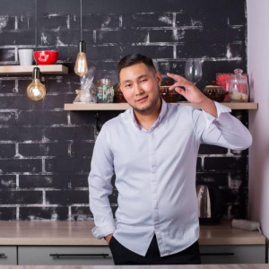 Песня Зекенов Ақылтай – Батыстың бір қызы