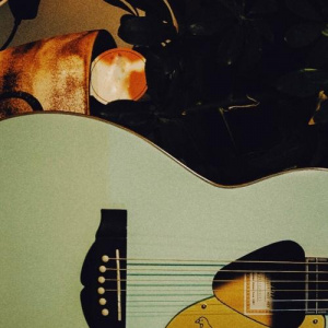 Песня Aidhn, TINY – Qasynda bolsam