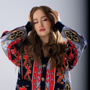 Песня Айзат Қарабек – Суретіңе