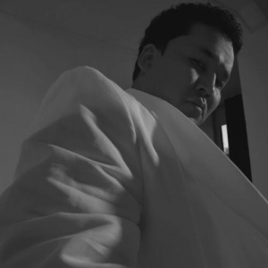 Песня Nurzhan Kermenbayev – Жылайды жүрек (Live)