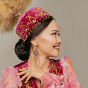 Песня Гүлмира Шмадияр – Кестелі өрнек