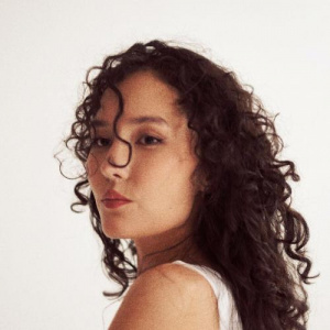 Песня Amira Lyric – Kınälı emes