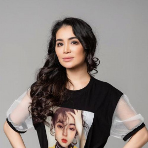 Песня Aikerim Kalaubaeva – Қызыл алма