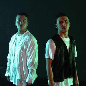 Песня Dosbol Asanov, Yersultan Sirgebai – Nege Qinadyn