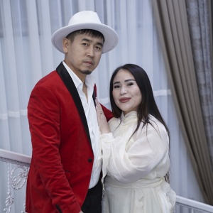 Песня Нұржан Уалиев & Айкерім Алмаханова – Махаббат болсын әр үйде