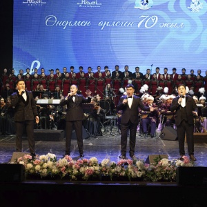 Песня Қайсар Мұхтарұлы & Шарипов Жанболат & Боранбай Мұхаметханұлы & Оразов Айдос – Өнерлі жастар ұраны