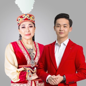 Песня Үміт Медеуова & Сырсұңқар Базарбайұлы – Біздің ауыл